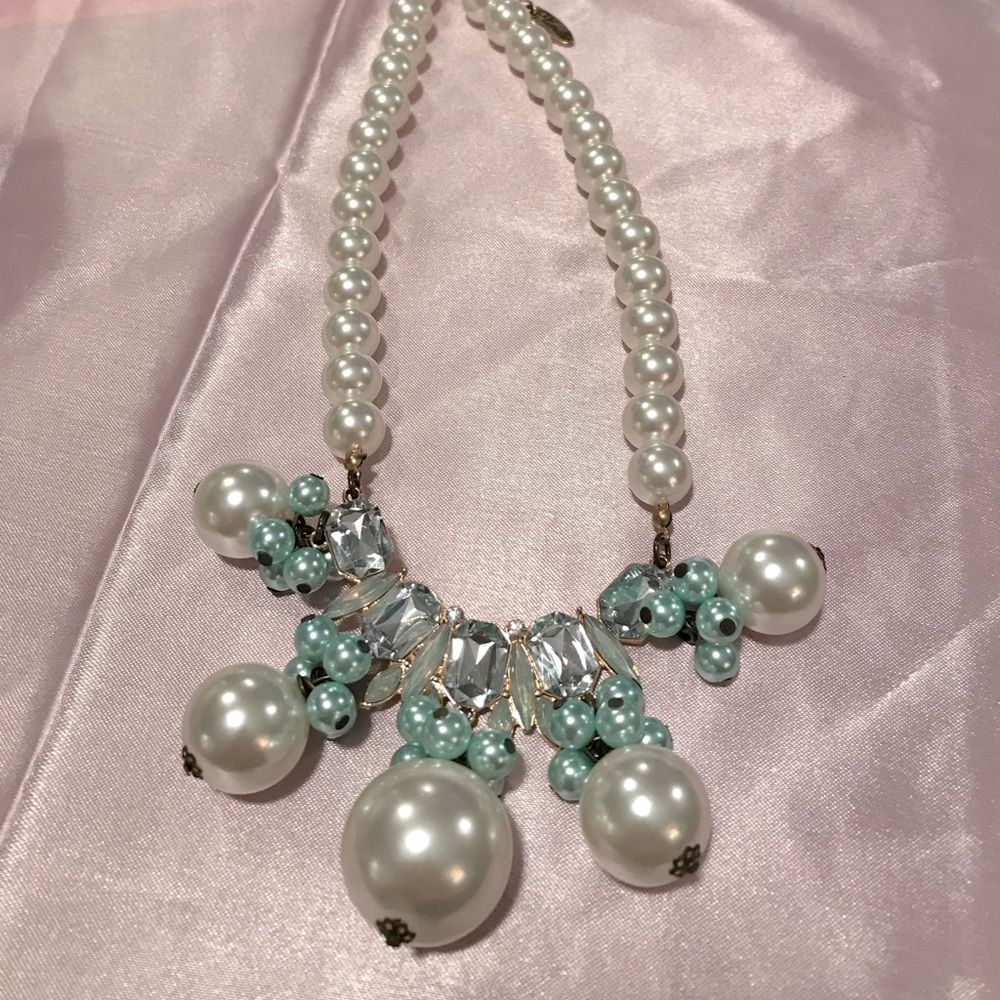 Plunder necklace and earrings set.